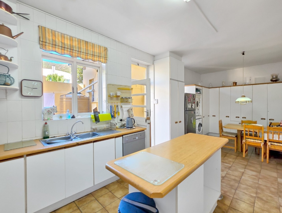 5 Bedroom Property for Sale in Fresnaye Western Cape